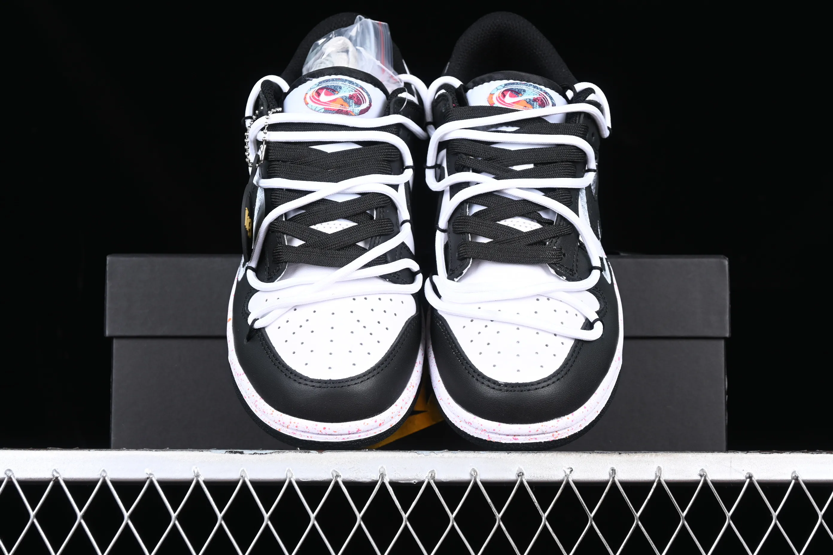 All Categories Nk SB Dunk Series Nk SB Dunk Low Low-top sneakers Gift box version Nk Dunk Low "Multi Color" Vibrant three hooks Customized version of deconstructed strap casual sneakers FD4623-131